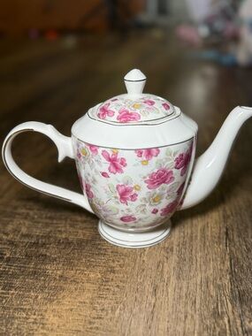 Grace Teaware Porcelain Teapot